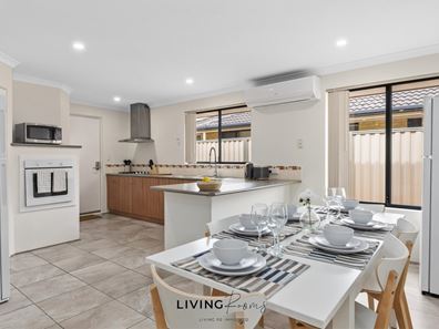 Room/2  13 Burkett Terrace, Bertram WA 6167