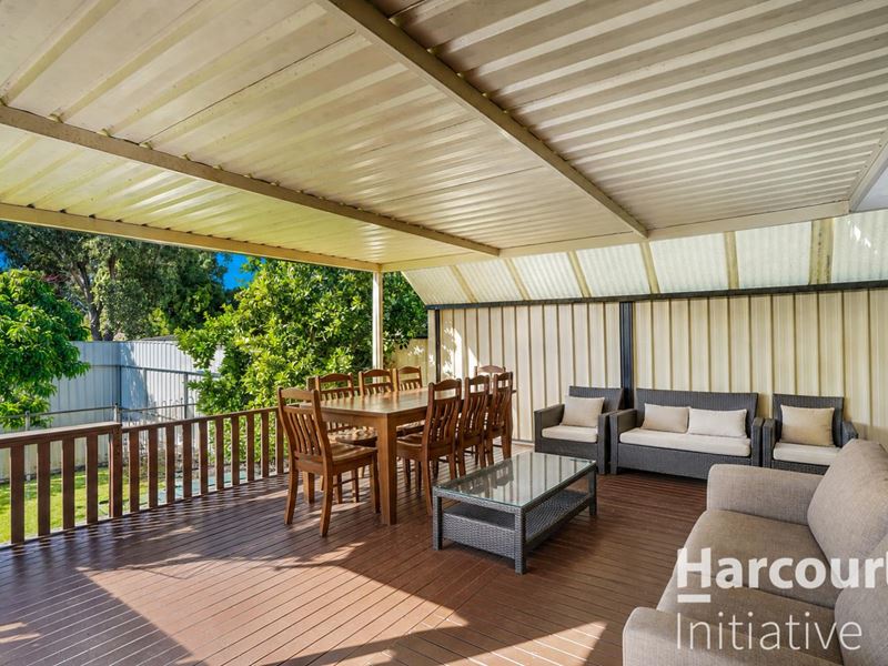 25 Roydon Way, Girrawheen WA 6064