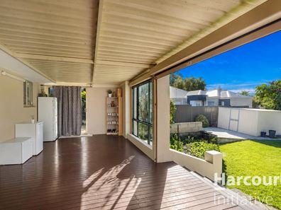 25 Roydon Way, Girrawheen WA 6064