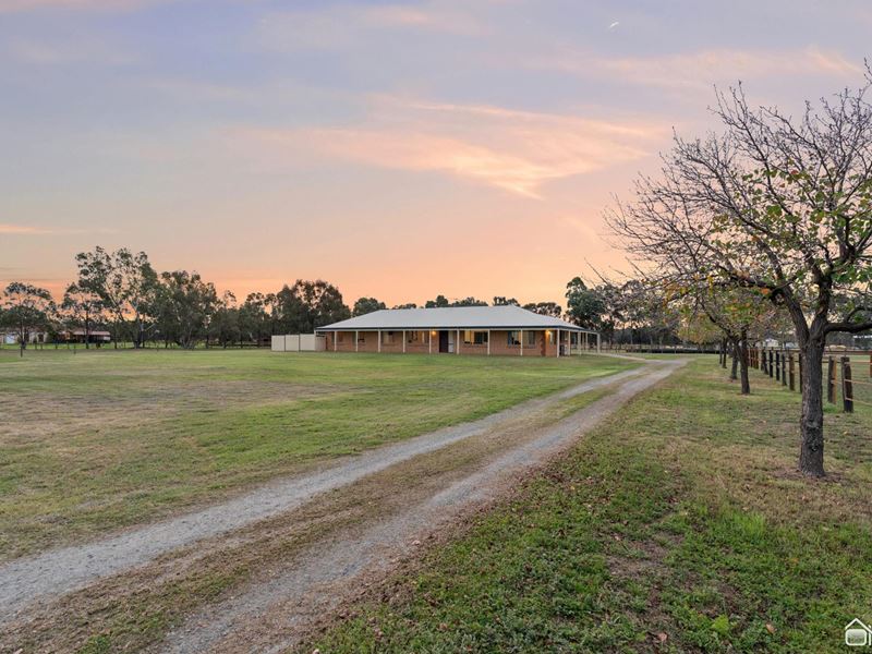 203 Country Drive, Oakford WA 6121