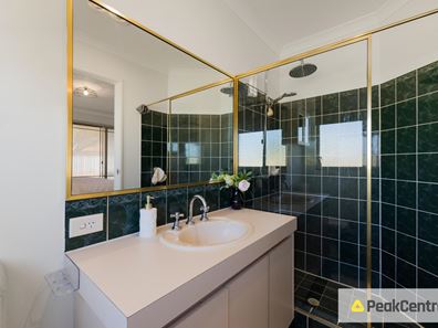 4 Karlak Close, Leda WA 6170
