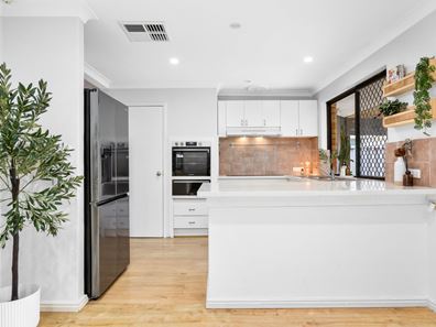 135 Elderberry Drive, South Lake WA 6164