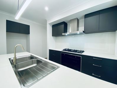 33 Lyrebird Square, Ballajura WA 6066