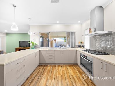 14 Adeline Drive, Millbridge WA 6232
