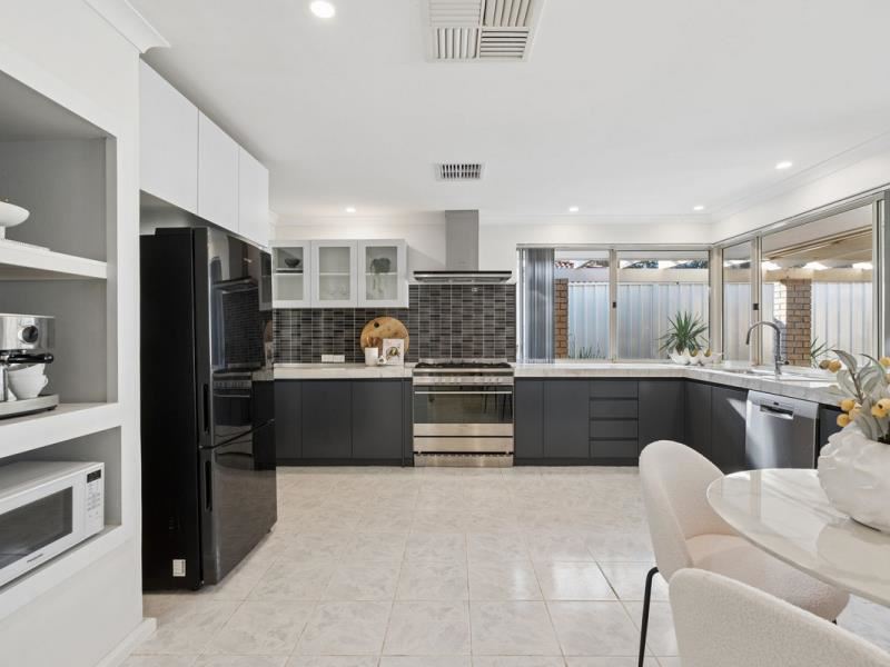 18 Pondana Mews, Ballajura WA 6066