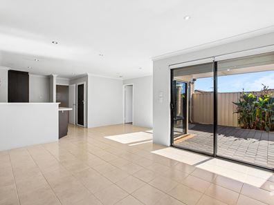 2/39 Barfield Road, Hammond Park WA 6164