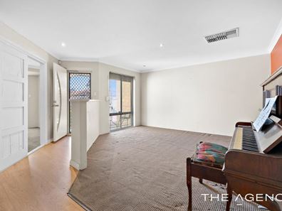 10 Veneta Circuit, Atwell WA 6164