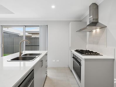 3 Chestnut Way, Eglinton WA 6034