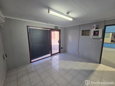 4/11 Enterprise Crescent, Malaga WA 6090