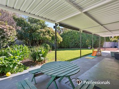 17 Kalbarri Street, Lesmurdie WA 6076