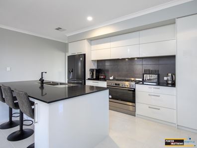 6 Anther Approach, Forrestfield WA 6058