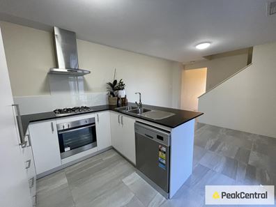 3/16 Pearson Drive, Success WA 6164