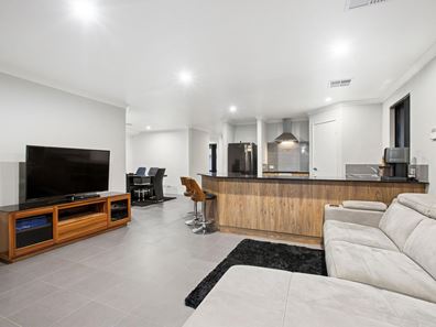 2 Bassett Way, Southern River WA 6110