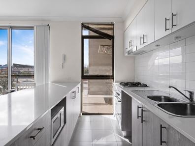 18/2 Coojong Link, Success WA 6164