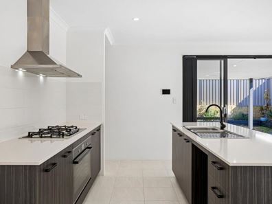 4 Spinnaker Boulevard, Yanchep WA 6035