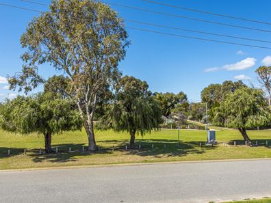 17 Callawa Street, Golden Bay WA 6174