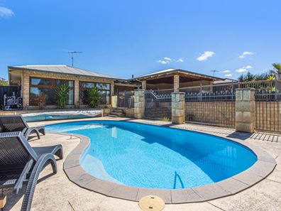 17 Callawa Street, Golden Bay WA 6174