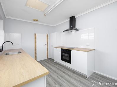 2 Carleton Crescent, Forrestfield WA 6058