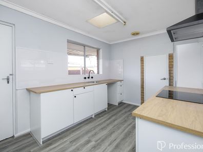 2 Carleton Crescent, Forrestfield WA 6058
