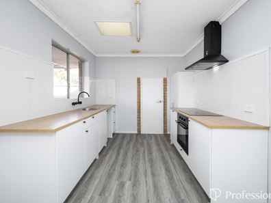 2 Carleton Crescent, Forrestfield WA 6058