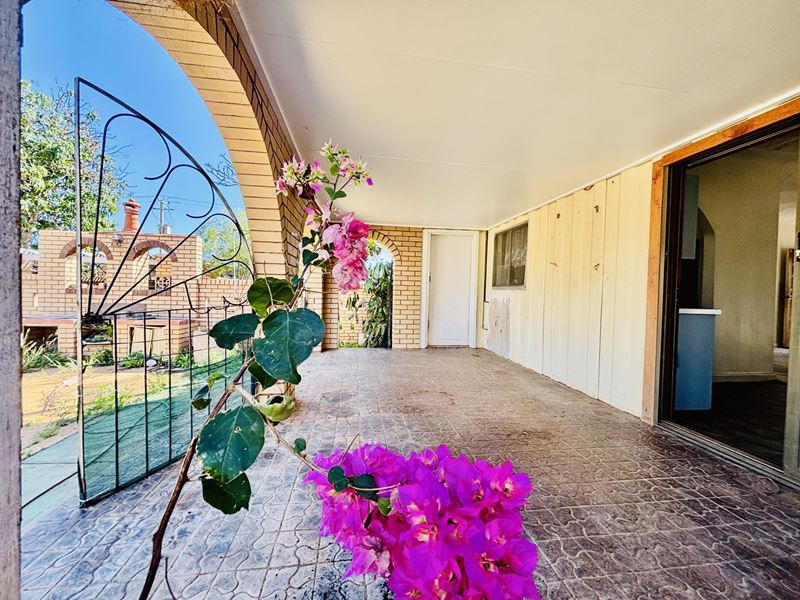 4 Smith  Street, East Carnarvon WA 6701