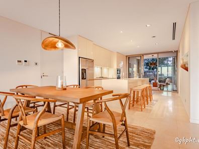 2/23 Ocean Drive, North Coogee WA 6163