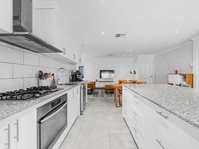 2 Oakes Way, Hammond Park WA 6164