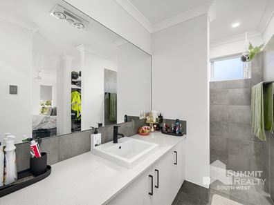 4 Karnet Link, Dalyellup WA 6230