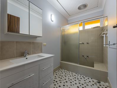 9 March  Street, Gwelup WA 6018
