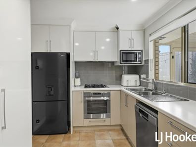 16A Kearney Mews, Marangaroo WA 6064