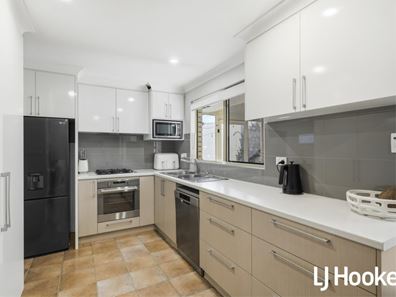 16A Kearney Mews, Marangaroo WA 6064