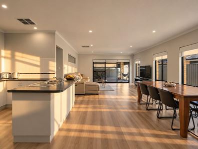 18 Barclay Way, Piara Waters WA 6112