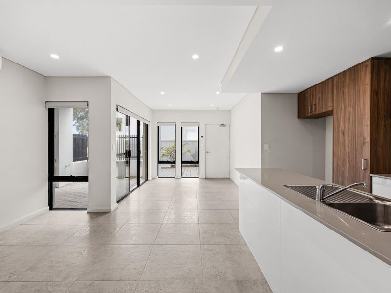 1/389 Daly Street, Cloverdale WA 6105