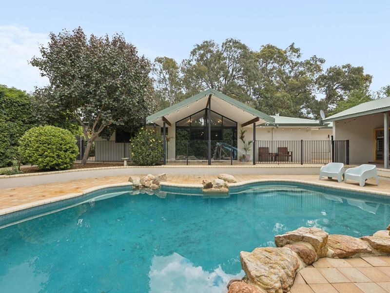 1 McGlew Road, Glen Forrest WA 6071