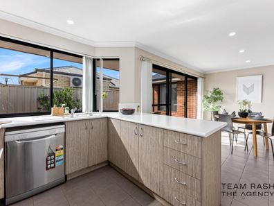 25/11 Hazlett Way, Canning Vale WA 6155
