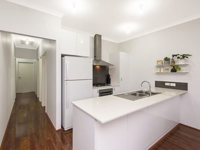 4 Wolfson Way, Piara Waters WA 6112