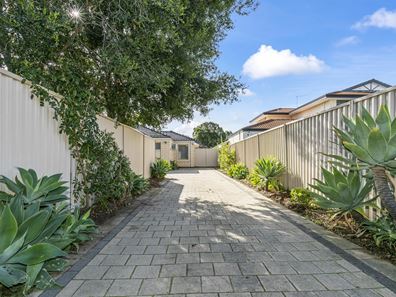 2/105B Halvorson Road, Morley WA 6062