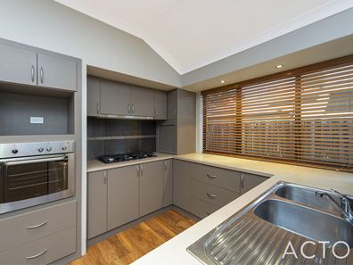 14 Carissa Turn, Halls Head WA 6210