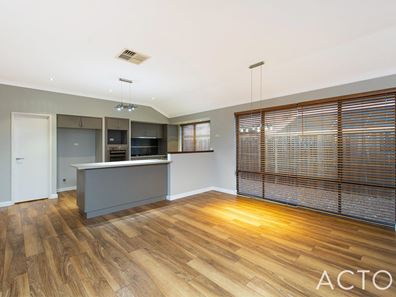 14 Carissa Turn, Halls Head WA 6210
