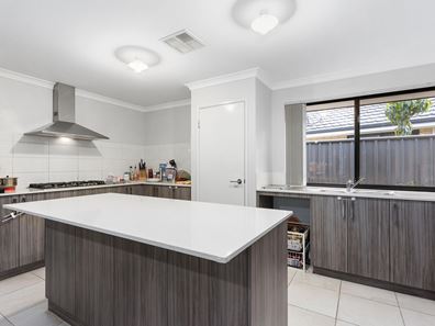 7 Appleton Road, Piara Waters WA 6112