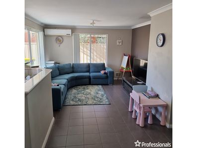 8/11 Hazlett Way, Canning Vale WA 6155