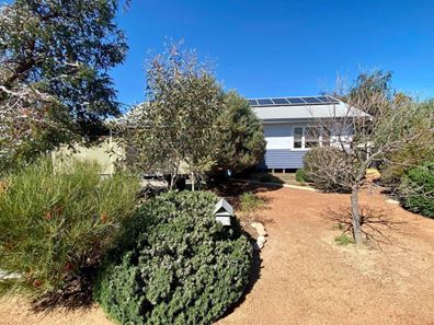 4 Charlton street, Quairading WA 6383