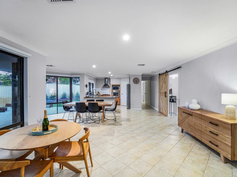 10 Cadoux Loop, Hocking