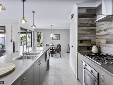 9 Kirkley Pass, Aveley WA 6069