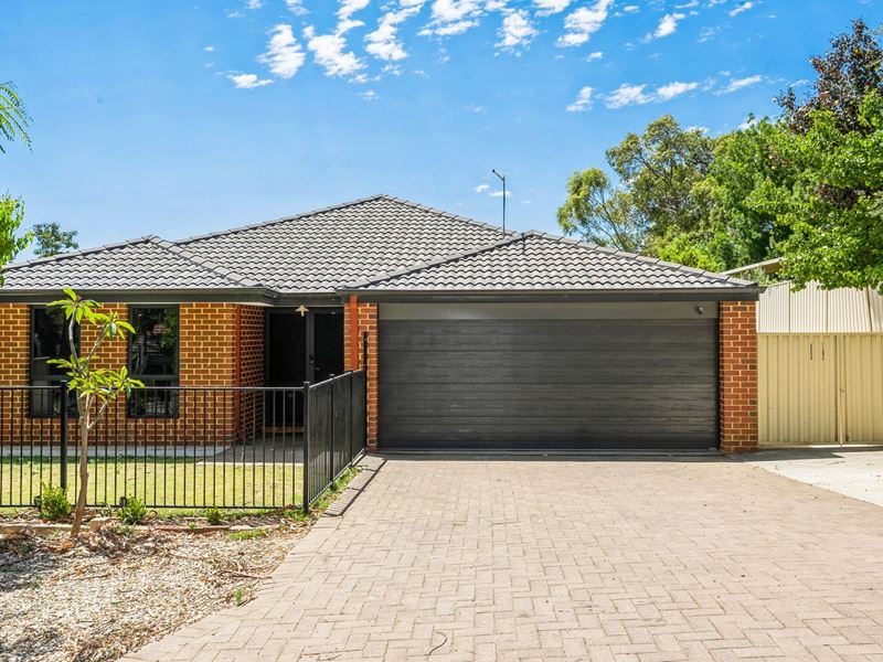 1B Jarril Place, Koongamia WA 6056