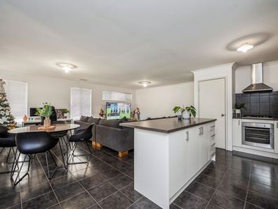 1B Jarril Place, Koongamia WA 6056