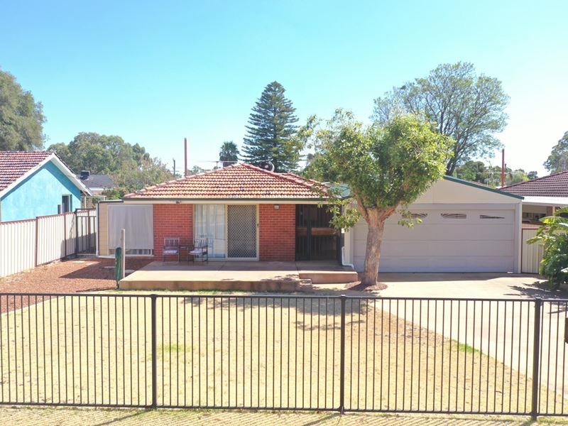 10 Hollybush Way, Kelmscott