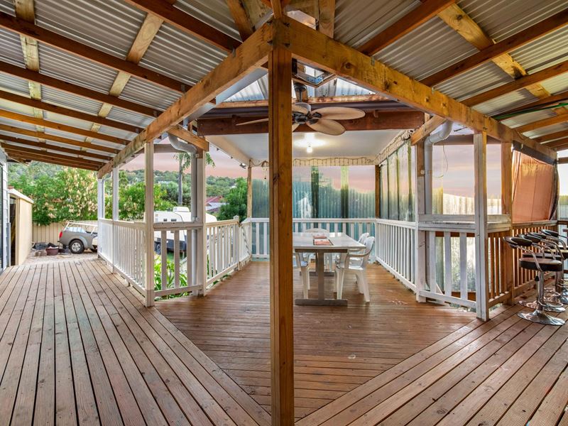 28 Travers Gardens, Kelmscott