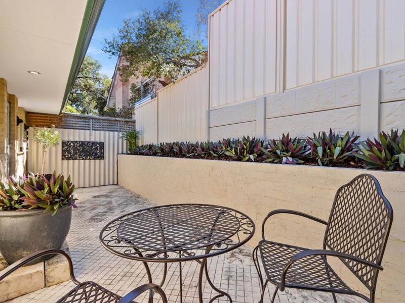 2/12 Wade Street, Joondanna WA 6060