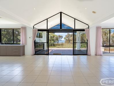 60 Enterprise  Avenue, Falcon WA 6210